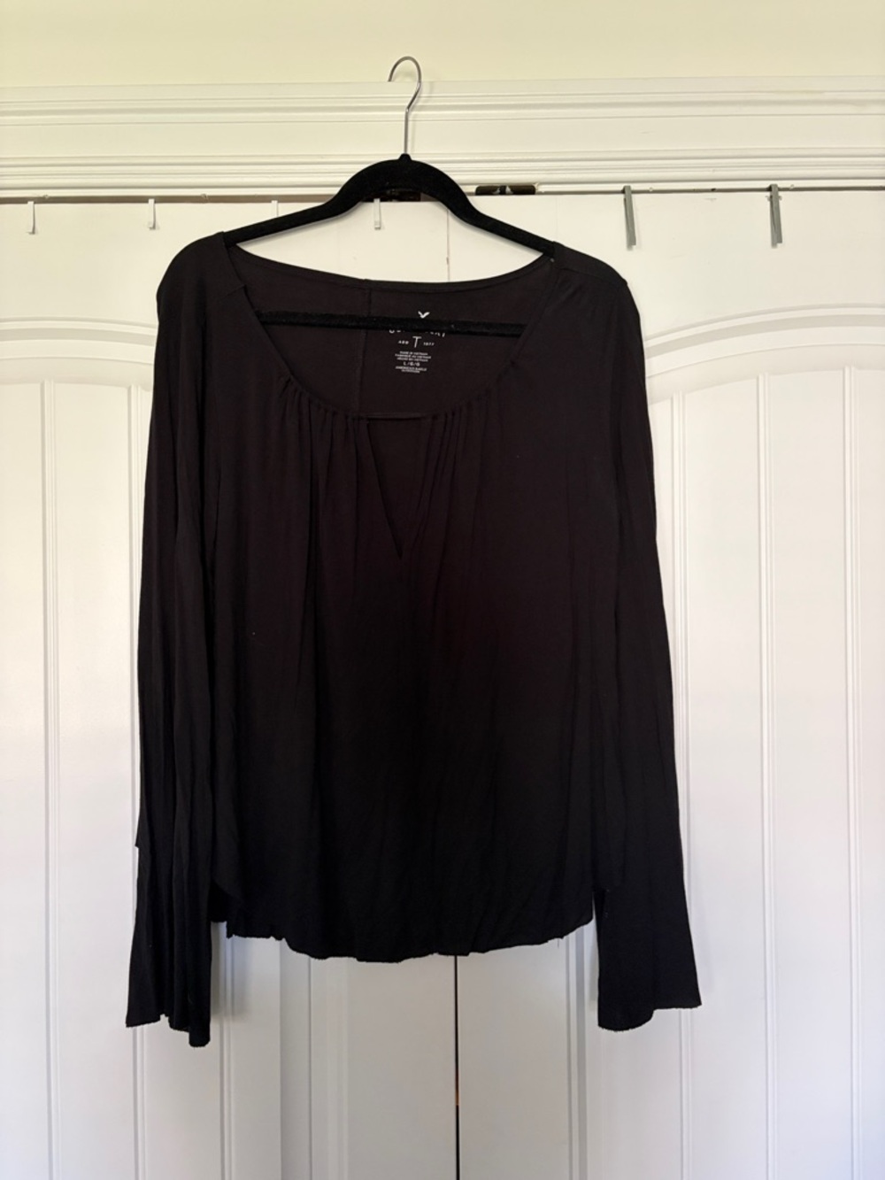 American Eagle Outfitters Black Long-Sleeve Scoop Neck Top